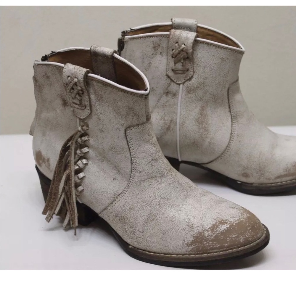 New Very Volatile Women Ankle Boots Distressed White Tassel Leather 6.5 Cowboy
